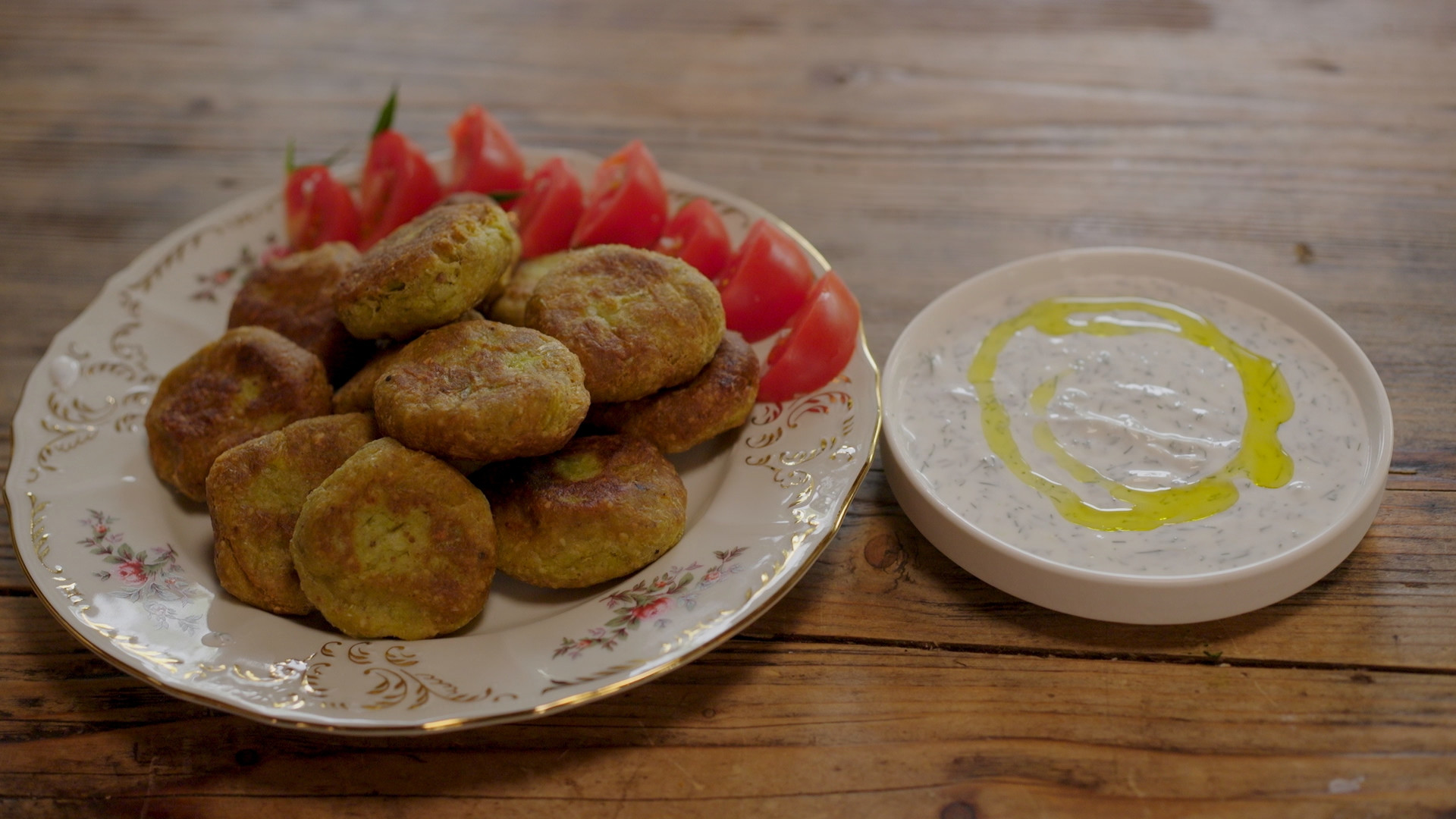 קציצות פרסה במטבל יוגורט