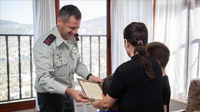 אלמנתו של סא"ל מ' שנהרג בחאן יונס בעת קבלת הצל"ש 22.09.19