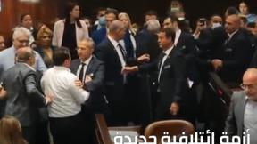 الخامسة في مكان 