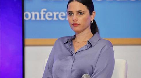 שקד עוקצת את גנץ: אבו מאזן לא פרטנר, בנט לא ייפגש איתו