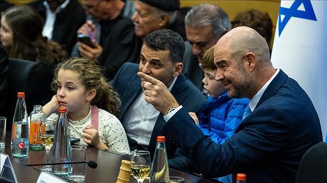 אמיר אוחנה עם המשפחה שלו ביום השבעת הממשלה 01.01.22