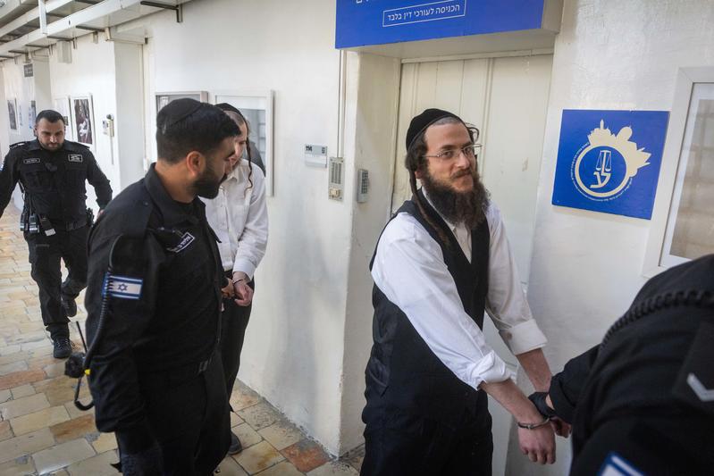 אחד העצורים בעקבות הפריצה לתחנת המשטרה בבית שמש מובא לדיון בבית המשפט בירושלים, 01.06.26