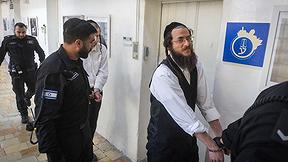 אחד העצורים בעקבות הפריצה לתחנת המשטרה בבית שמש מובא לדיון בבית המשפט בירושלים, 01.06.26
