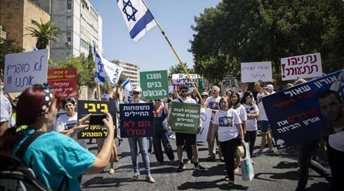 דיווח: מצרים שיחררה עצירים פלסטינים "כדי ליצור אווירה חיובית לקראת עסקת חילופי שבויים"