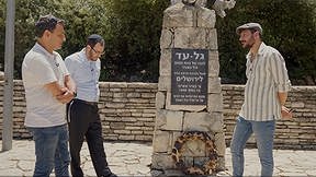 תרגיל בחיבור | שני טייסים שתי דעות שונות על סרבנות