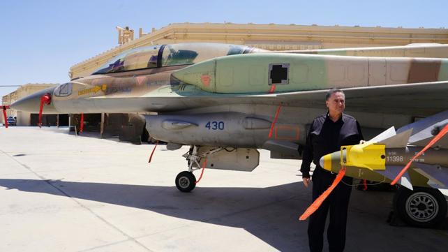 ישראל כ"ץ בבסיס חיל האוויר רמון