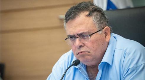 יו"ר ועדת הכלכלה נגד שר האוצר והחרדים: מציע להם להתעשת ולטפל ביוקר המחייה
