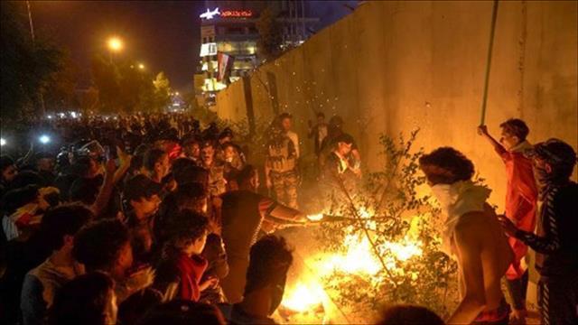 מפגינים עיראקים בקונסוליה האיראנית במדינה 03.11.19