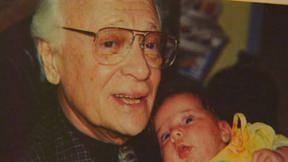 אפרים קישון עם נכדו. 30.1.2005