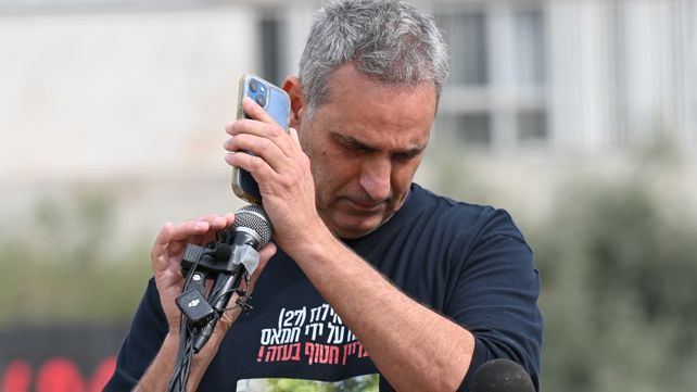 מישל, אביו של החטוף גיא אילוז