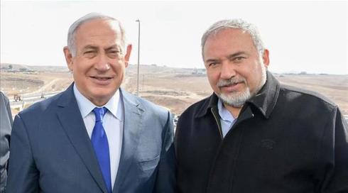 בכירים בליכוד: מו"מ חשאי להטמעת ישראל ביתנו במפלגה