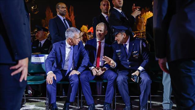 ראש השב"כ רונן בר, ראש המוסד דוד ברנע והמפכ"ל יעקב שבתאי, בטקס יום השואה 17.04.23