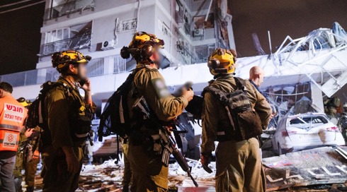 "חצי בניין נפל, אנשים מבוגרים צעקו 'הצילו' מהקומה החמישית"