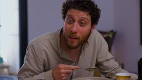 עוד מכאן גסטון