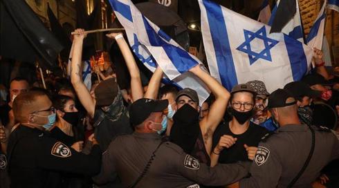 כפי שפורסם בכאן חדשות: כתבי אישום הוגשו נגד אחד ממובילי המחאה נגד רה"מ ופעילה נוספת