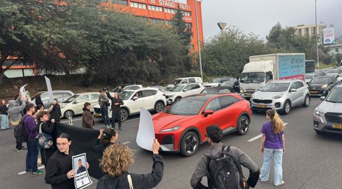 מאות רופאים מחו נגד האלימות בחברה הערבית; חמישה נעצרו