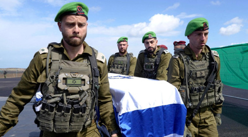 ארגוני הטרור השאירו חומרי תעמולה בארונותיהם של החטופים החללים