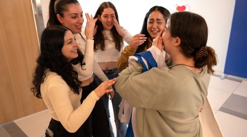 אביה של לירי אלבג: "היא ושאר התצפיתניות לא יחזרו לצבא"
