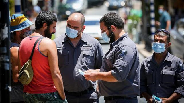 פקחים אוכפים אי עטיית מסכות בצפת, 15 ביוני 2020