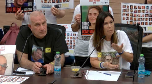 "שכחתם מהחטופים?": הכנסת עסוקה במשמבר הפוליטי - המשפחות מודאגות