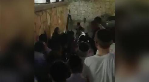 אירוע חריג במודיעין עילית: חייל מילואים ירה באוויר כדי להרחיק תושבים מתקיפת פלסטיני