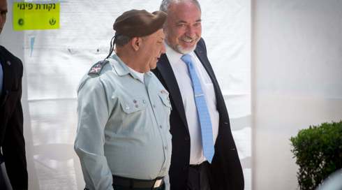 פרסום ראשון: ליברמן ואיזנקוט הסכימו שברצונם להשאיר את וינטר בצה"ל