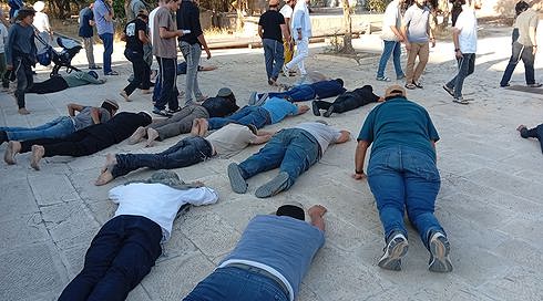 שרים וח"כים עלו להר הבית, יהודים התפללו מחוץ למסגדים