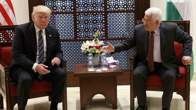 אבו מאזן בפגישתו עם נשיא ארה"ב דונלד טראמפ