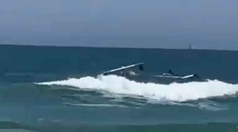 בן 15 נפצע אנושות בהתרסקות מטוס קל מול החוף בבת ים