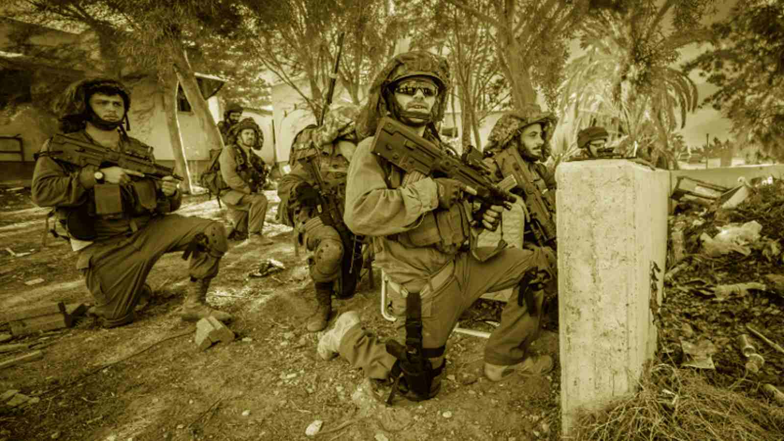  רותם קקון על משפחתו הנצורה בחולית: "מחבל זרק רימון על הבת"