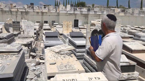 גם למתים אין מנוחה: בתי הקברות בצפון נפגעים מירי רקטות
