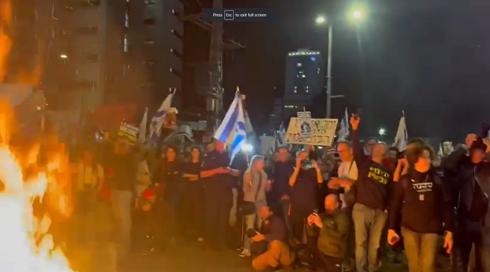 מדורות ועימותים עם המשטרה על הכביש: מהומות בהפגנה בקפלן