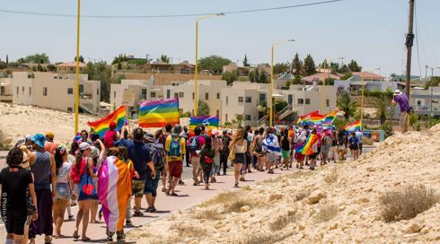 המונים צעדו במצעד הגאווה במצפה רמון: "דווקא כאן, דווקא עכשיו"