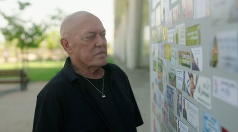 "דרישת שלום": שלומי שבת בשיר לזכר נופלי "חרבות ברזל"