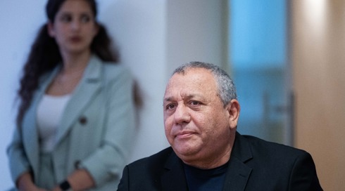 גדי איזנקוט, ששכל את בנו גל, הגיע להשתתף בדיון קבינט המלחמה בקריה