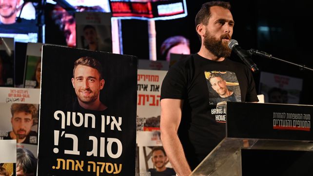 משה אור בהפגנה לשחרור החטופים