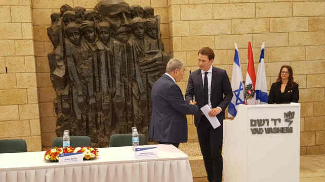 סבסטיאן קורץ בביקור קודם בישראל