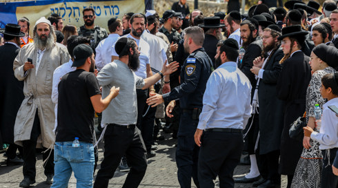 המהומות במירון: שני שוטרי מג"ב נחקרו והושעו בחשד לתקיפה - צפוי להיחקר שוטר נוסף