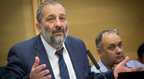 דרעי בוועדת הפנים: "רוב בקשות הפליטות - לא מאפריקה"