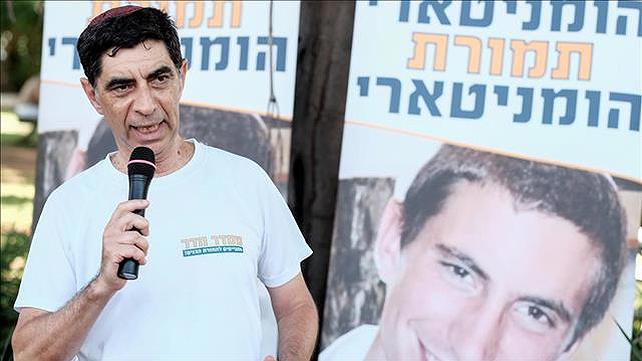 שמחה גולדין בהפגנה להחזרת בנו הדר ז"ל 10.8.2018
