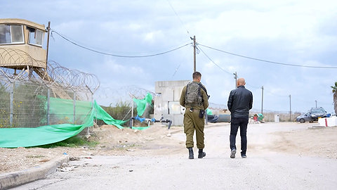 הפשיטה על בסיס זיקים