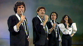 להקת הכל עובר חביבי. 1984