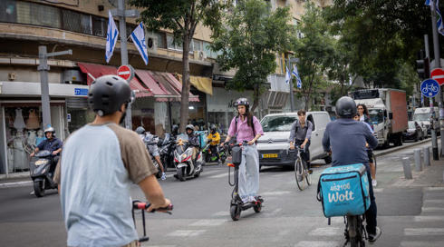 מספר הנפגעים רק עולה: התאונות של רוכבי הקורקינט והאופניים החשמליים - והתעלמות של העיריות