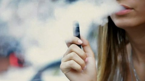 החלטה דרמטית: בריטניה אסרה על מכירת סיגריות למי שנולד אחרי 2009
