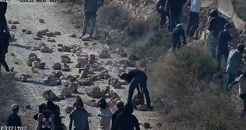 פורעים יהודים בכפר קוסרה. צילום: ללא