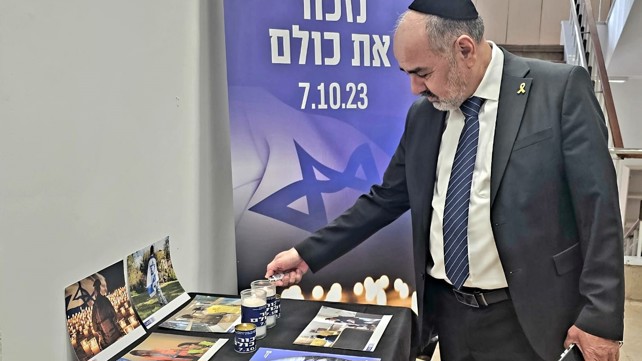 השר מרגי בהדלקת נר לזכר הנרצחים