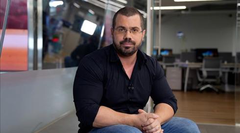 מי מפגין עם שלטים ריקים? זה מה שקורה כשלסינים נמאס