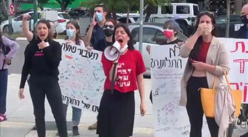 תמלולי החקירה חושפים: המשטרה לא חקרה עד מרכזי בפרשת התקיפה במלונית