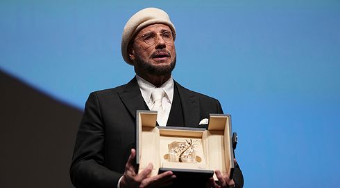 הפתעה בקאן: ג'ון טרבולטה קיבל את פרס "דקל הזהב" של כבוד