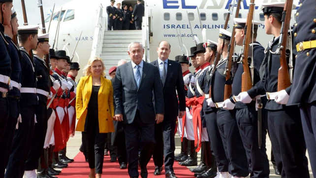 בני הזוג נתניהו אחרי נחיתתם בבואנוס איירס, החודש